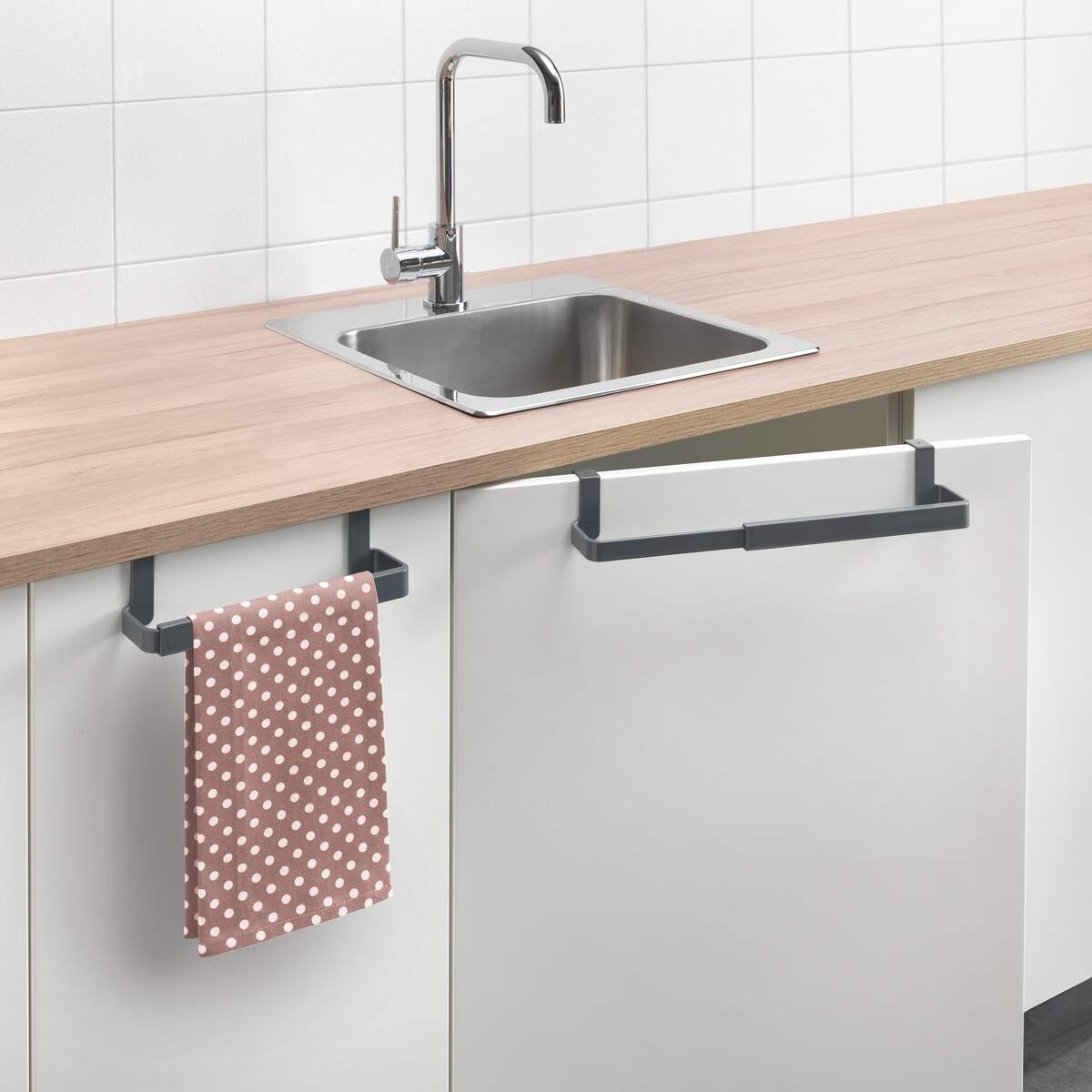 Věšák na utěrky nastavitelný 24–40x8x7 v užití